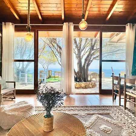 Vakantiehuis Olive Tree Oasis - Coastal Charm & Sea Views