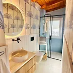 Olive Tree Oasis - Coastal Charm & Sea Views Prázdninový dům *