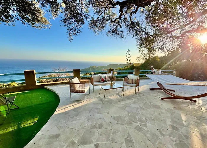 Olive Tree Oasis - Coastal Charm & Sea Views Ferienhaus *
